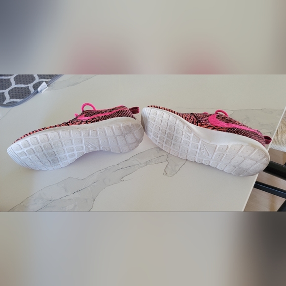 Nike Roshe One Flyknit Women's Running Shoes - US Size 7.5. - Used - Picture 2 of 5